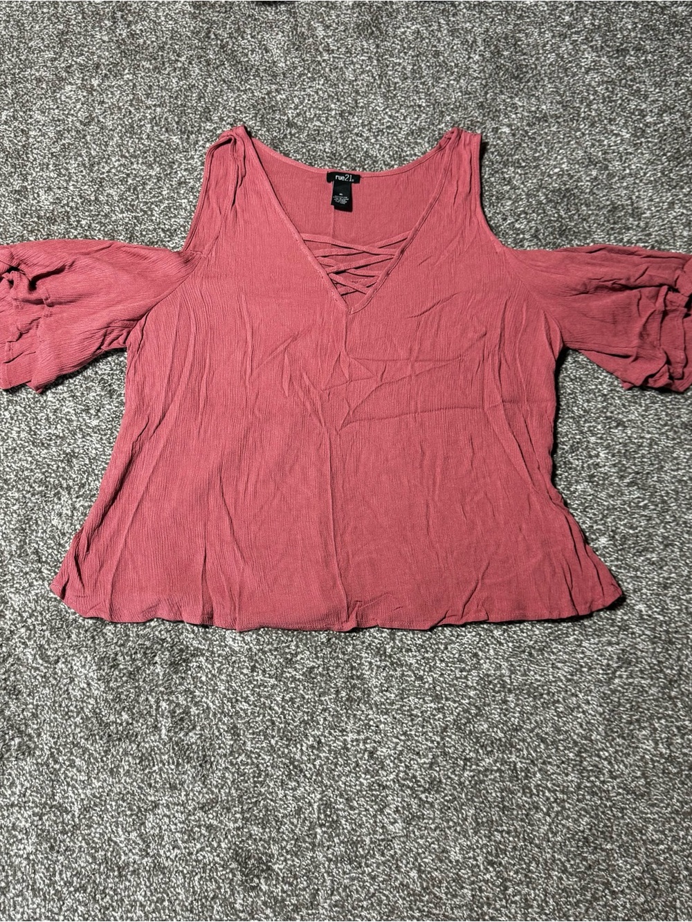 Rue21 Dusty Rose Cold-Shoulder V-Neck Top